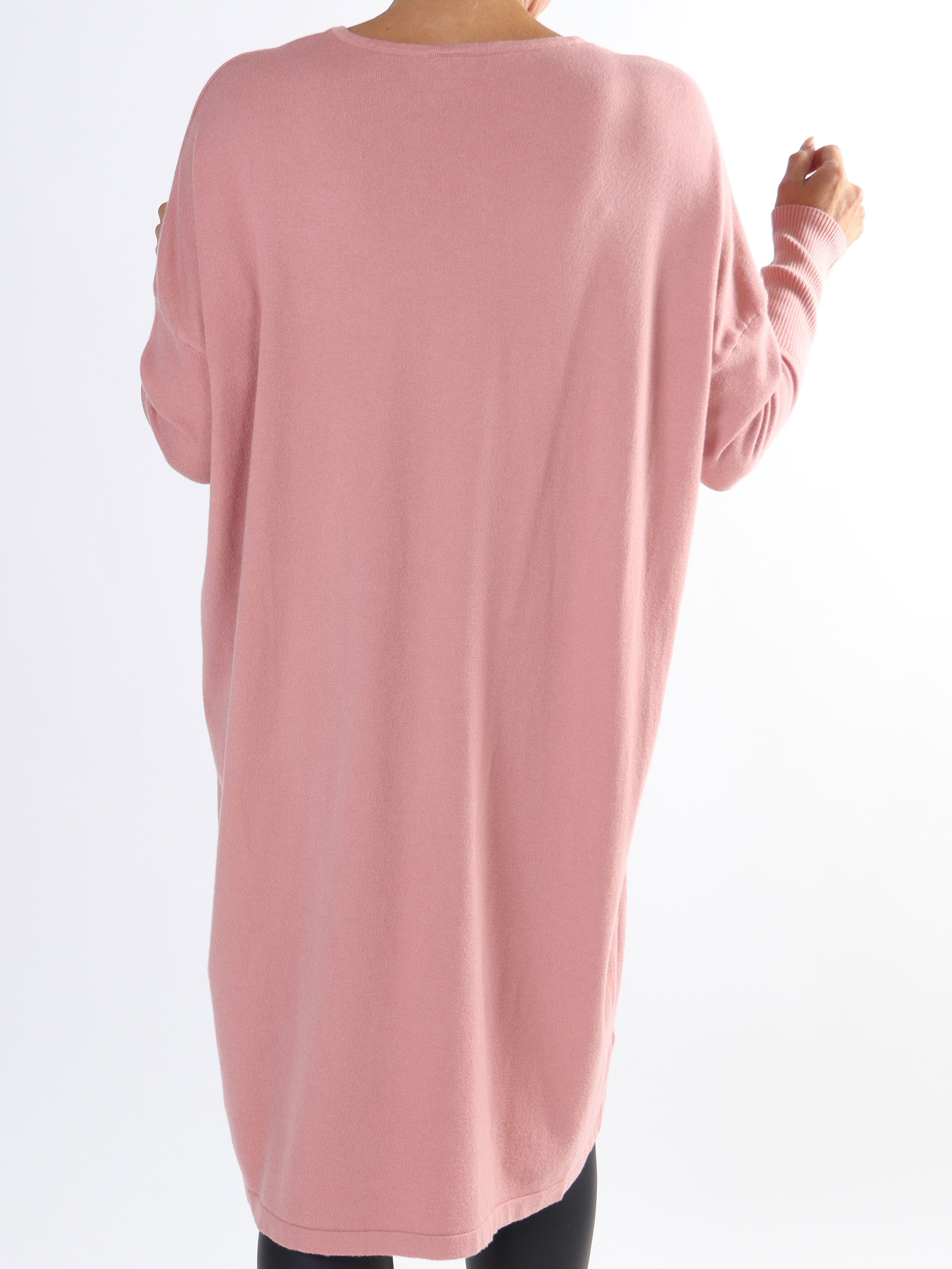 Amilie - Blød plus size strikkjole med blomstermotiver